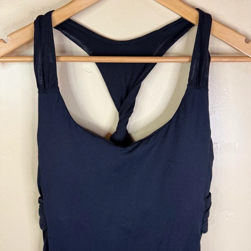 Lululemon Twisted Racerback Adjustable Bra Tank‎ Top Black Size 4 Pads Included
